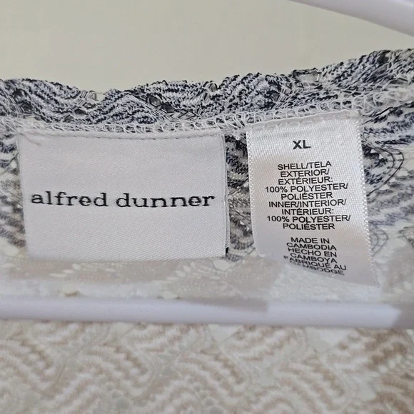 Alfred Dunner lacy shrug sweater. - Picture 3 of 5
